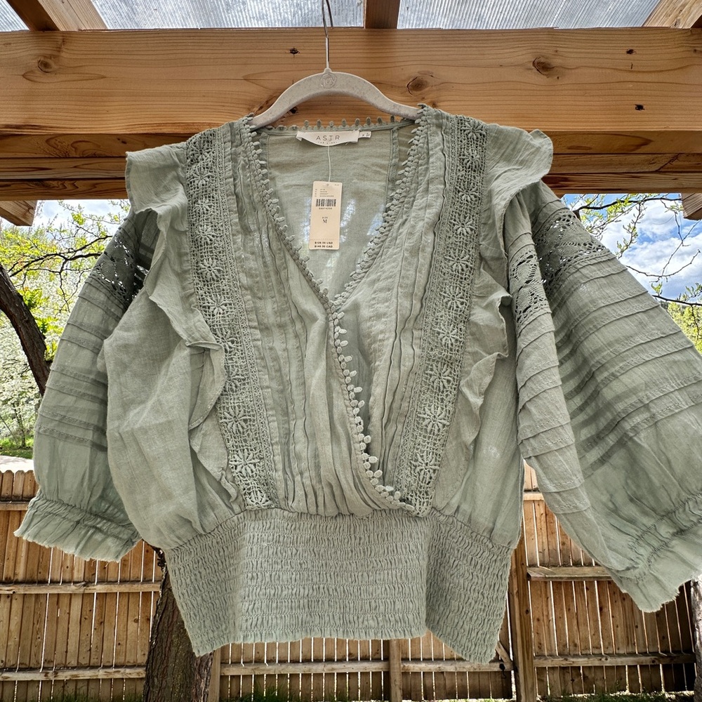 NWT ASTR the Label Anthropologie Faux Wrap Smocked Waist The Wanderer Top med - Picture 7 of 17
